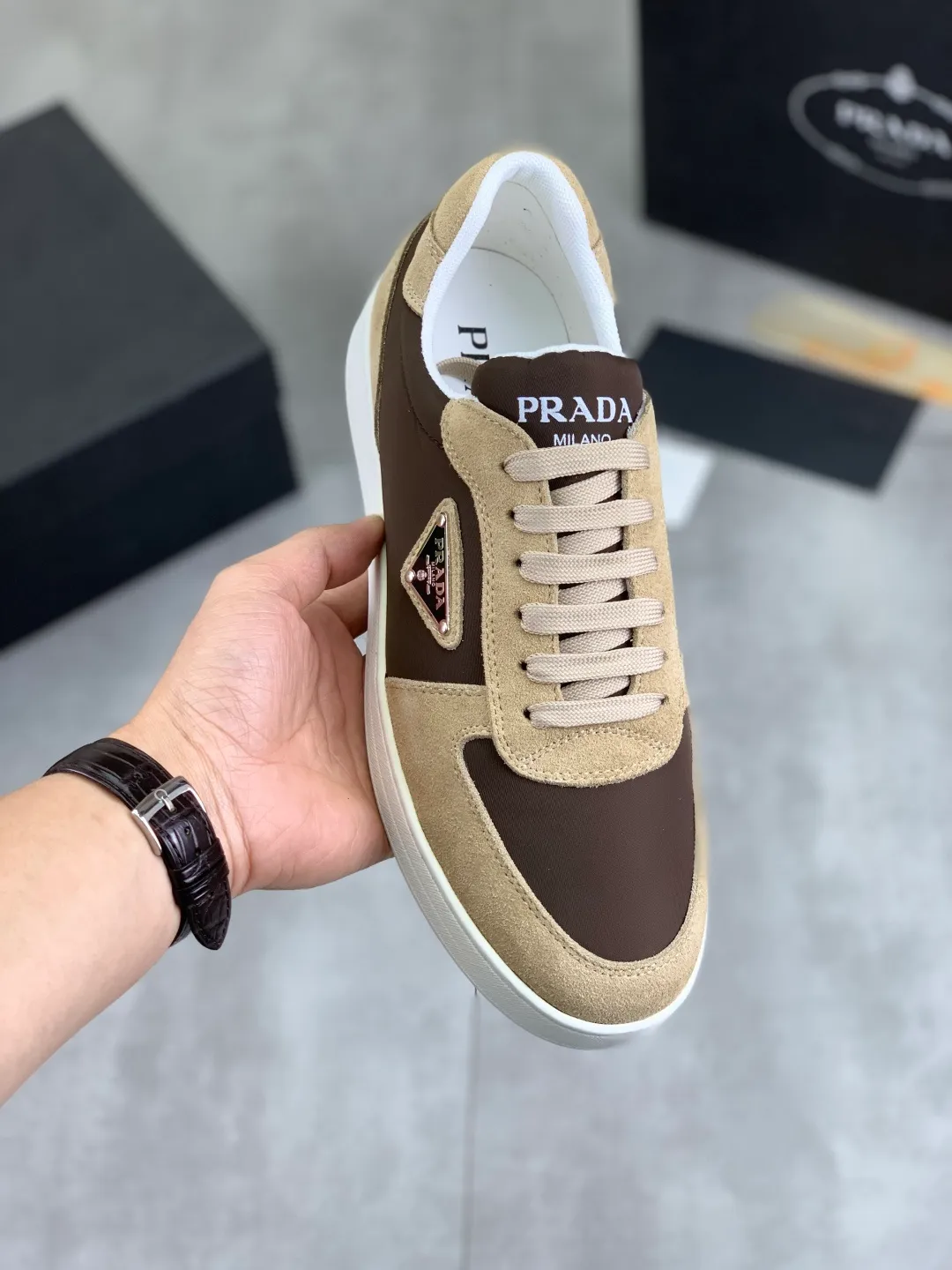 Men's Men's Shoes💰P440💰[New Style] The latest classic model of high-quality PRADA breathable and comfortable men's shoes has been launched on the official website in 1:1 reproduction, synchronized in Hong Kong counters and on the same catwalk; all made of calfskin with breathable mesh fabric ➕Imported soft and comfortable sheep Leather lining, 🍡🍡original 1:1 rubber outsole, non-slip and wear-resistant; comfortable to wear, attractive style, fine workmanship, and simple and neat shoe last, showing a man's courage and toughness, 👍size 38 to 44; 5️⃣colors🉑️ to choose from